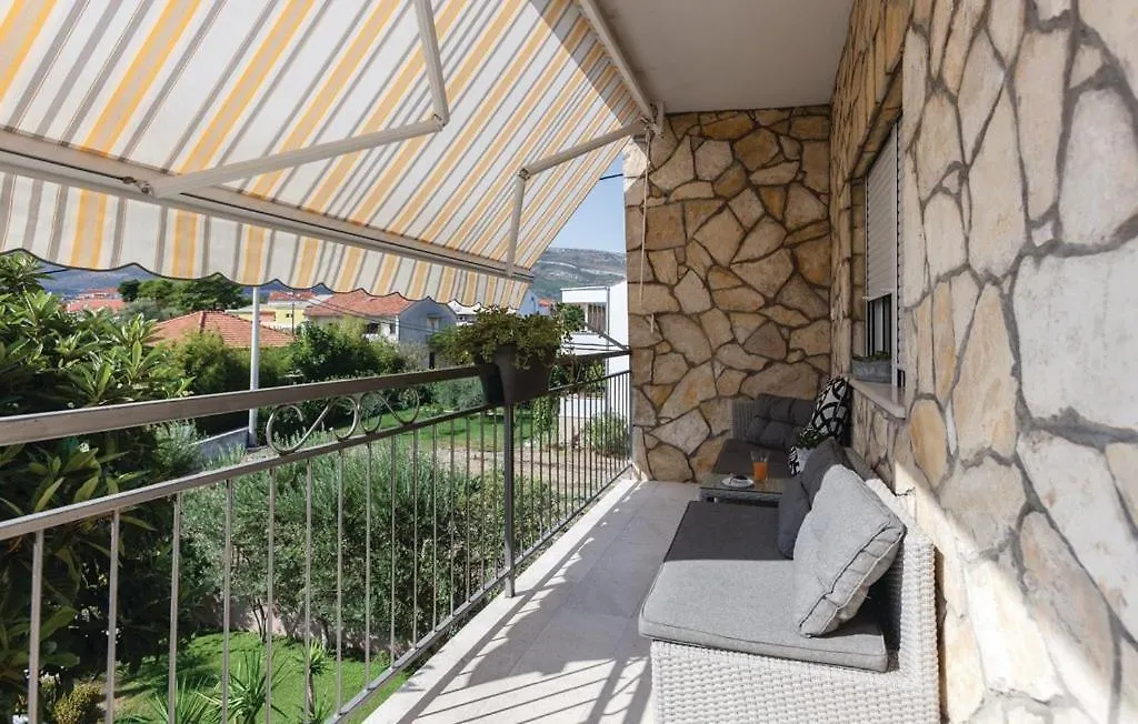 Apartments Robert Kastela 0*,  Croatia