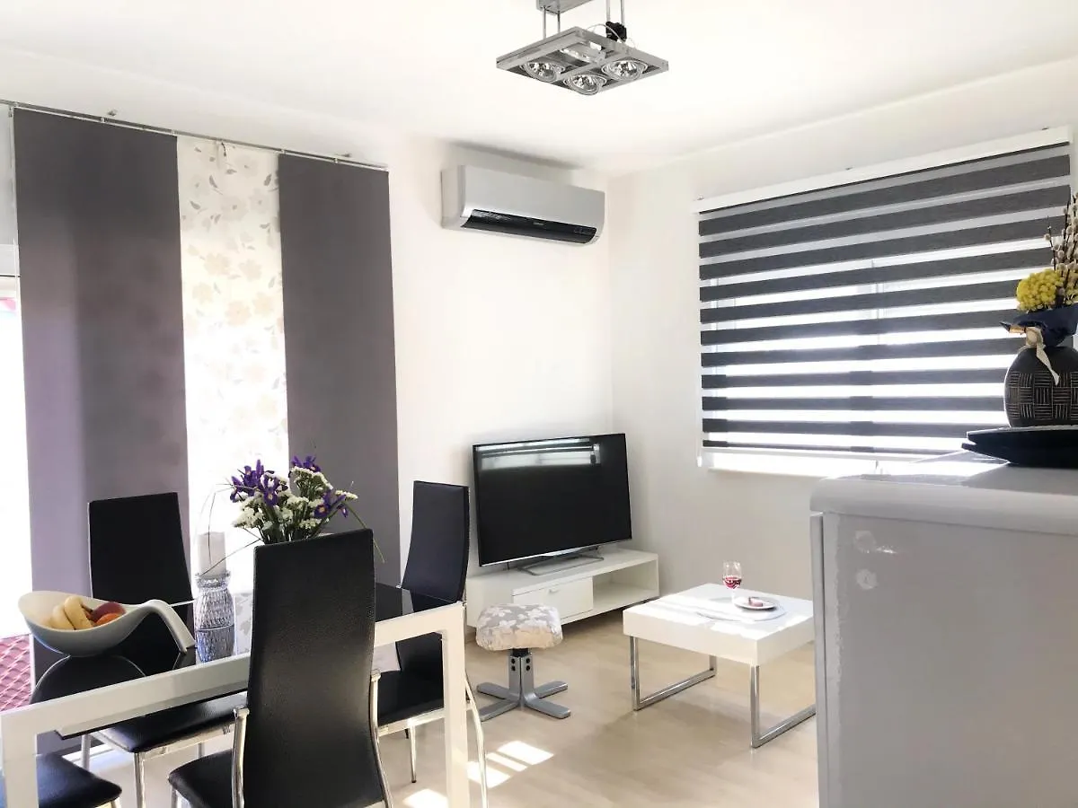 Apartments Robert Kastela Croatia